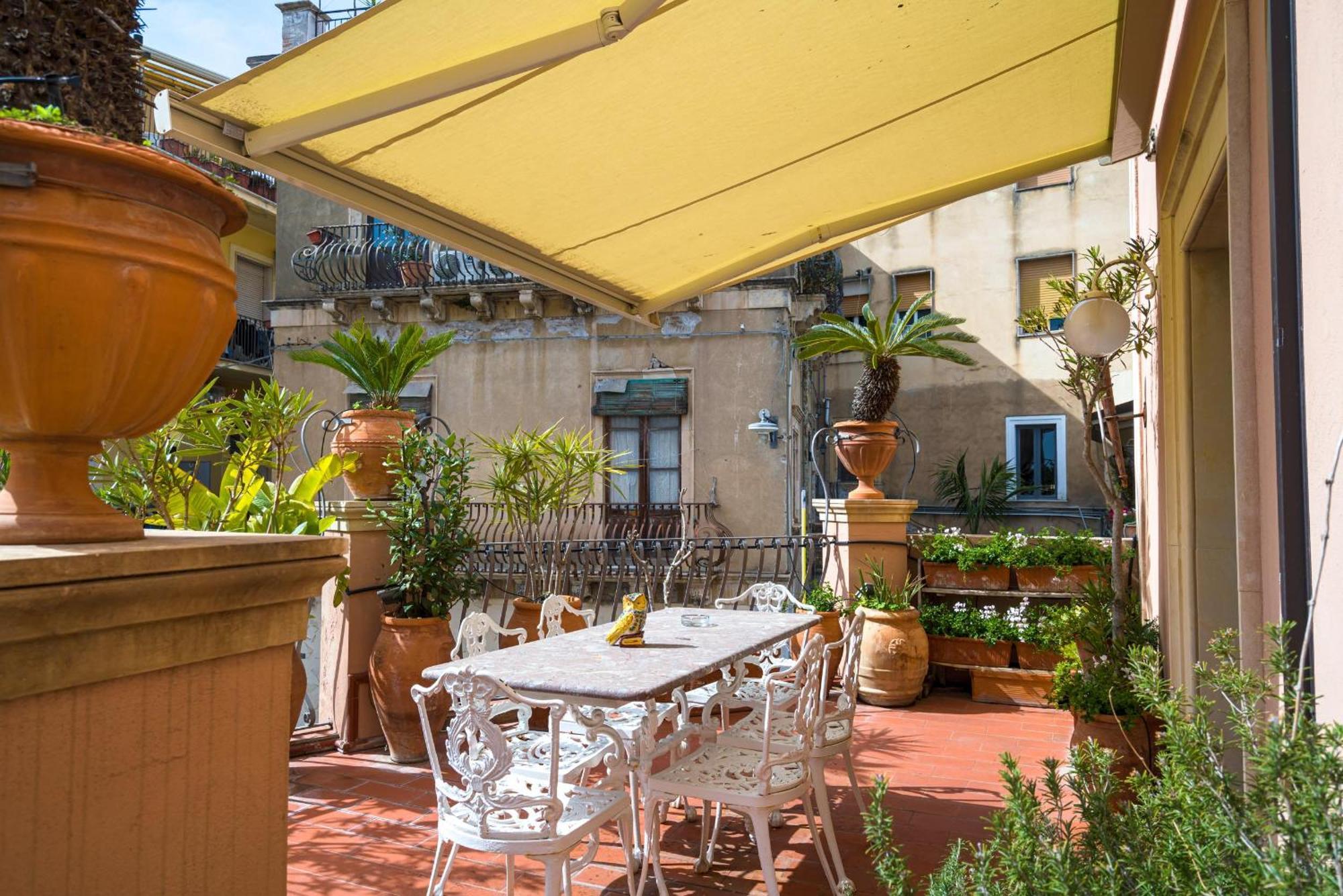 Al Duomo Rooms & Flats ตาออร์มินา ภายนอก รูปภาพ