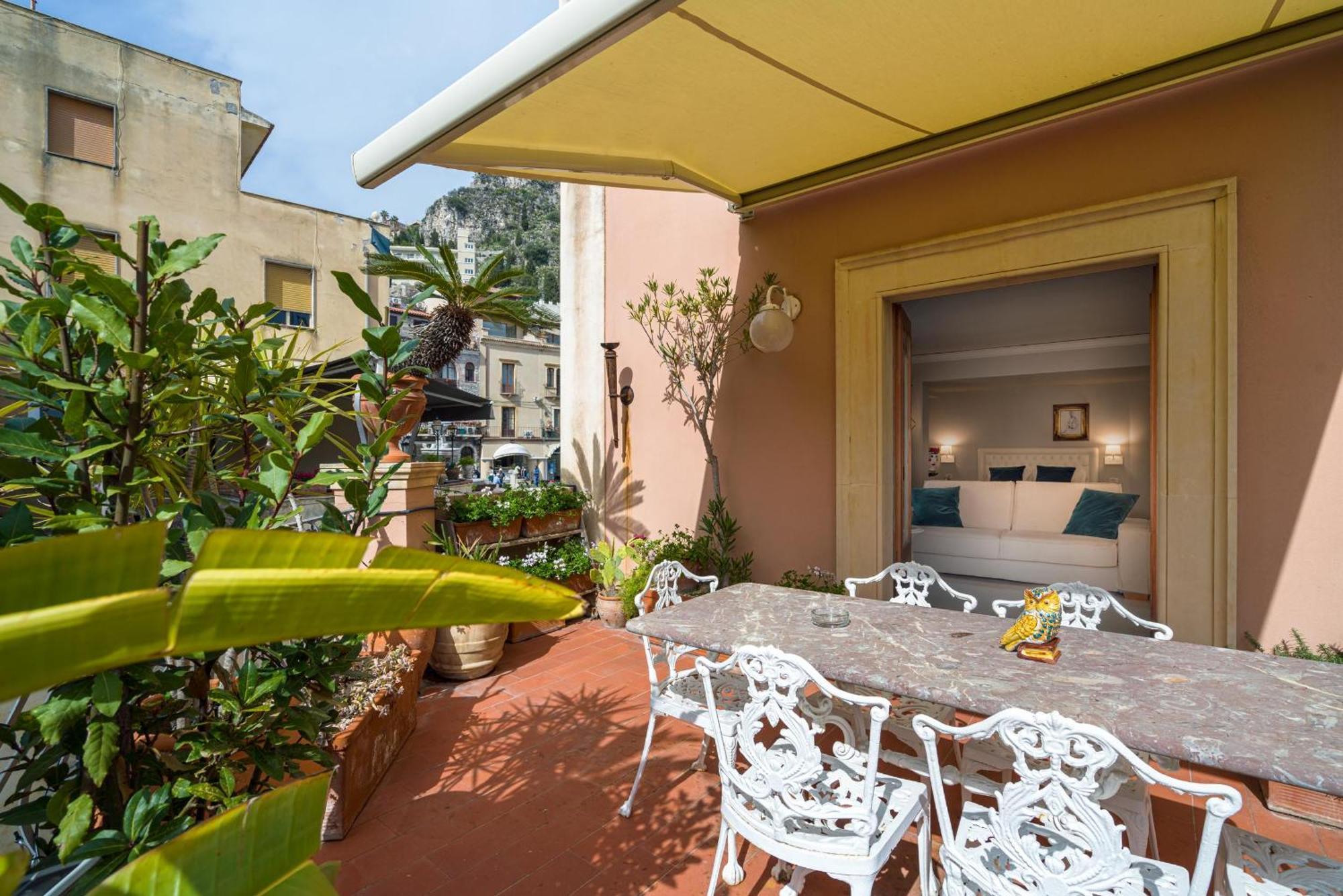 Al Duomo Rooms & Flats ตาออร์มินา ภายนอก รูปภาพ