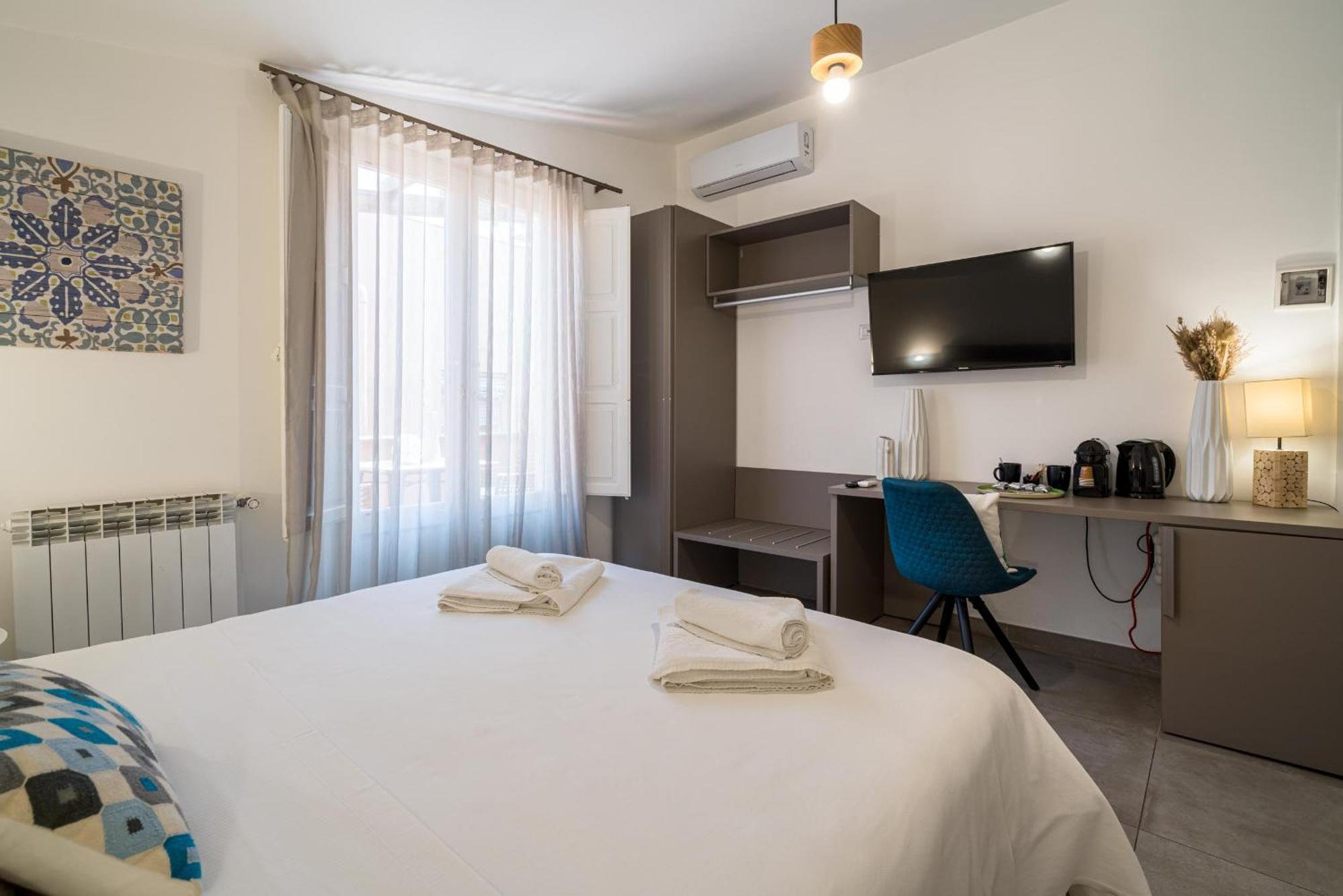 Al Duomo Rooms & Flats ตาออร์มินา ภายนอก รูปภาพ